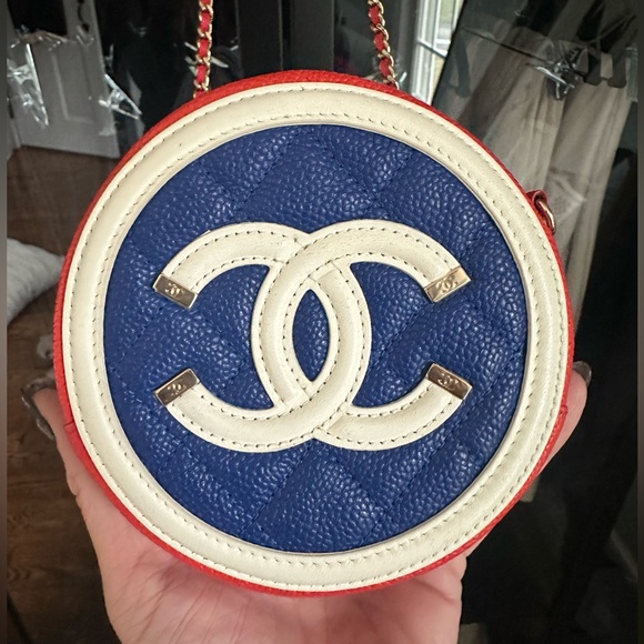 CHANEL Handbags - CHANEL Caviar Quilted Filigree cross body purse and dust bag.